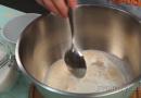 Пошаговый рецепт приготовления плюшек с сахаром из дрожжевого теста